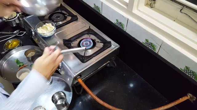 Coconut Chutney for Idli Dosa Recipe in Hindi - नारियल की चटनी की रेसिपी