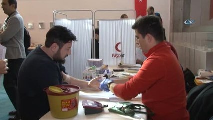 Prof. Dr. Çağrı Erhan: "Kan Bağışı Bilinci Var Ama Kan Verme Alışkanlığımız Yok"