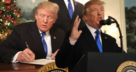 Kudüs'ü Başkent İlan Eden Trump, Kravatını İsrail Bayrağının Renginde Seçti