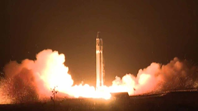 RFA 北, 화성-15형 발사 당시 주변 군인 화염 휩싸여 / YTN