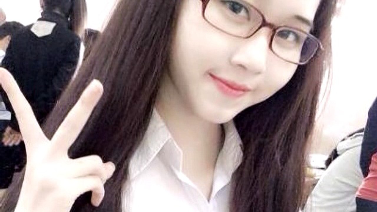 Sau khi nhấn mí Hàn Quốc nụ cười của cô gái đã trở lại