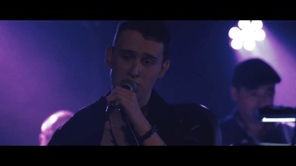 Il n'a que 21 ans et son idole, c'est Johnny