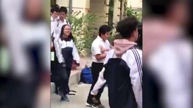 Cười ngất với màn giao lưu “văn hóa quẩy” không thể “lầy lội” hơn của cặp nam sinh Việt – Nhật