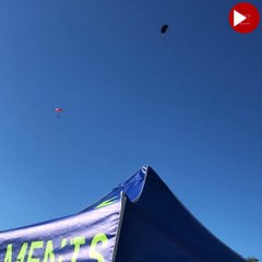 Yüksek irtifadan atlayan paraşütçü ağaca 'takıldı'