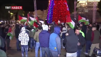 On binlerce Filistinli sokaklara döküldü, Trump'ın kararını protesto etti