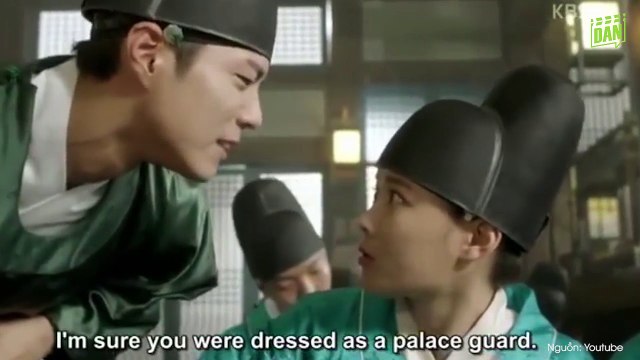 Cảnh thí sinh đánh lụi trong phòng thi gặp giám thị có tâm nhất màn ảnh Hàn bỗng nhiên gây sốt trở lại