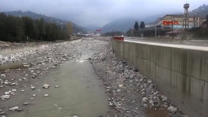 Rize'de Yüksek Taşkın Koruma Duvarlarına Tepki