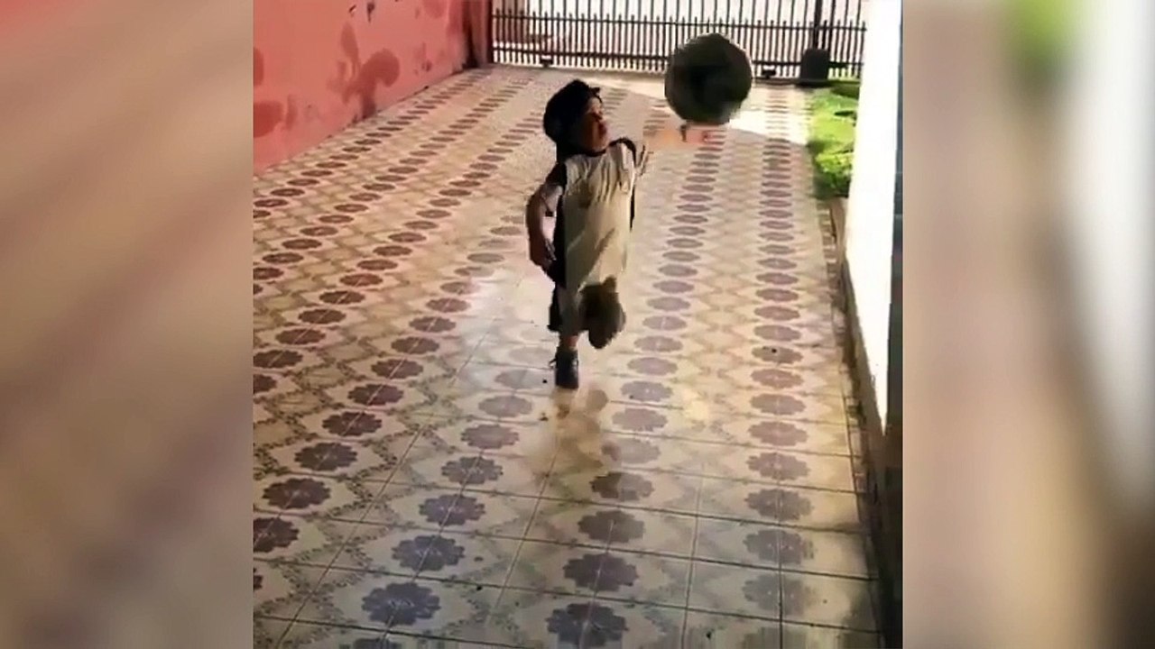 Ce petit est vraiment incroyable !