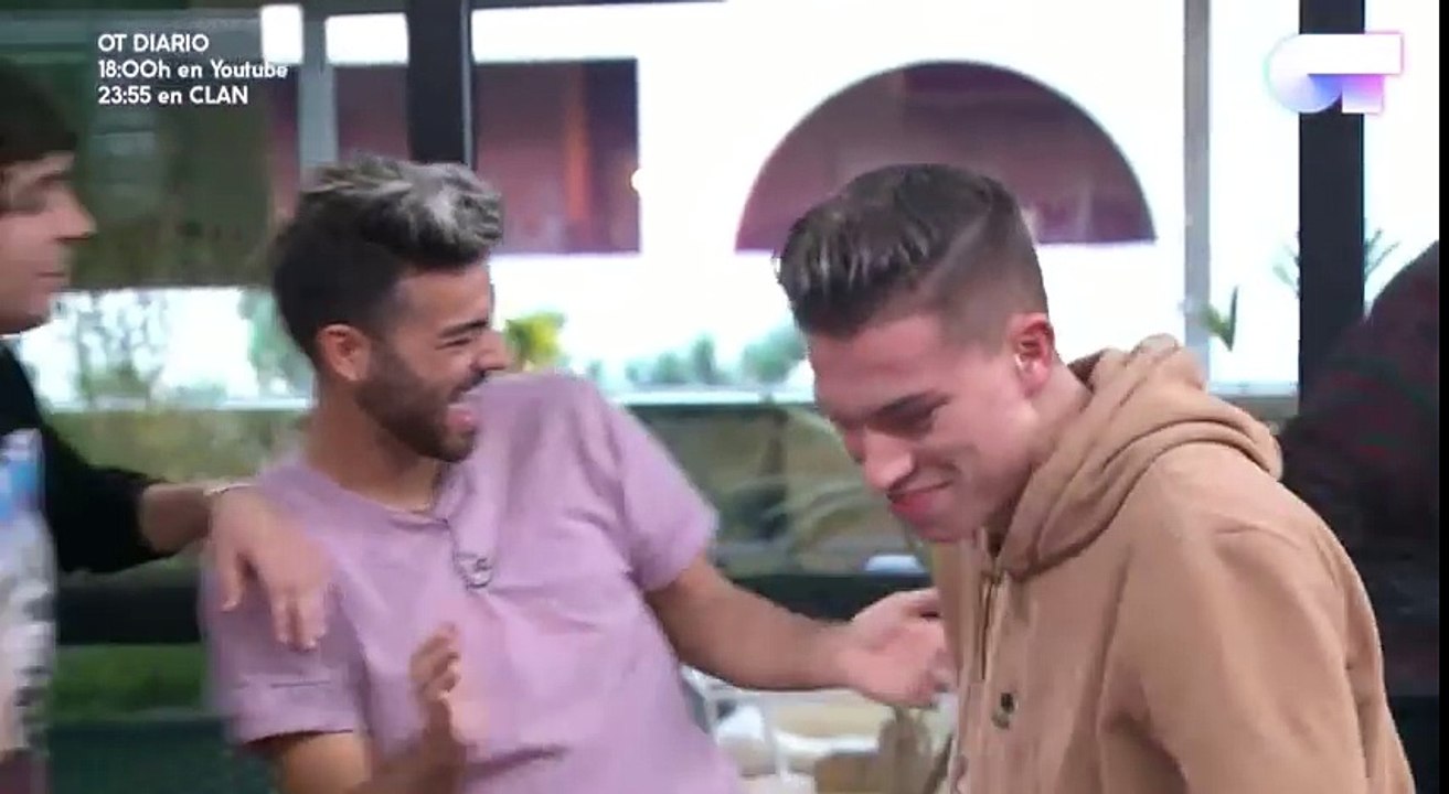 OT 2017 I  BESO ENTRE AGONEY Y RAOUL