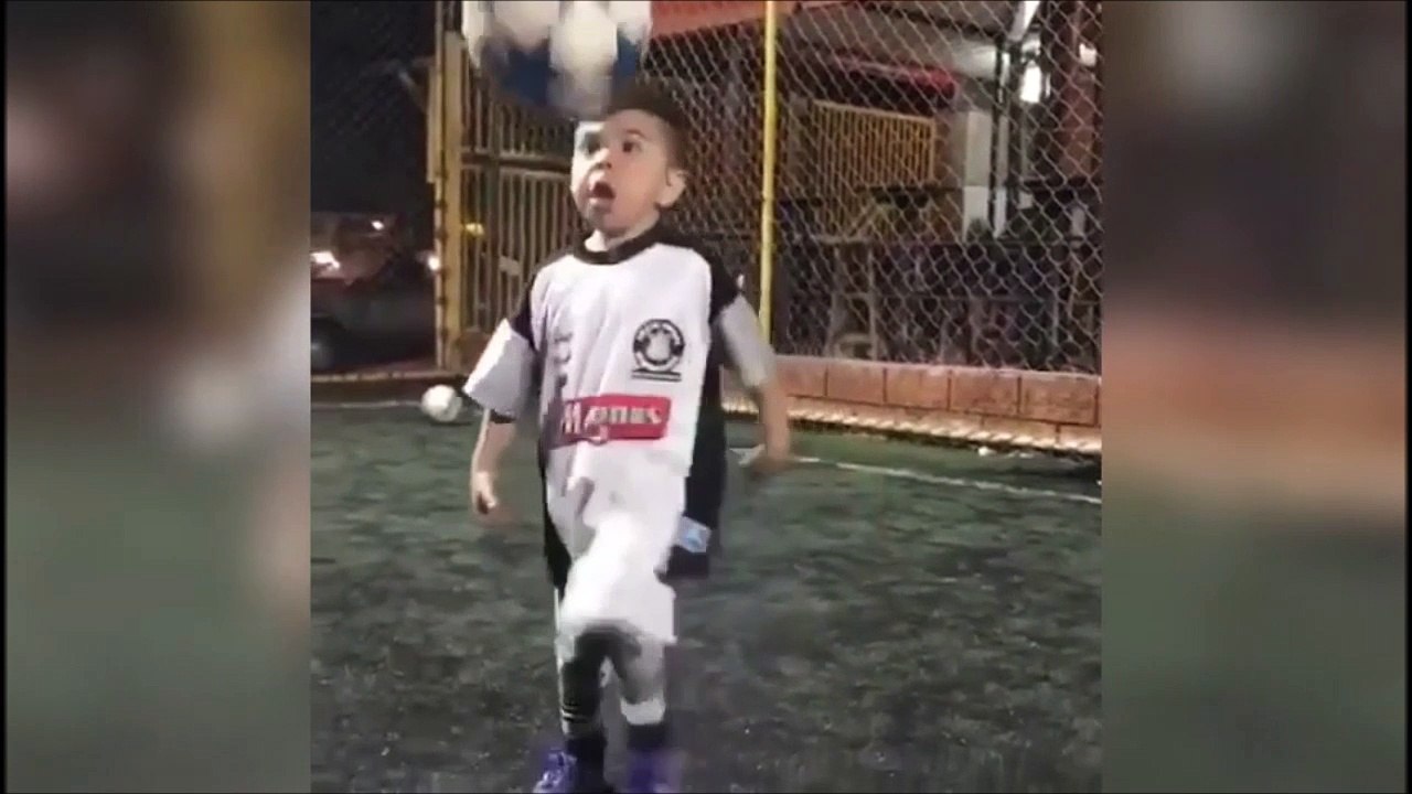 Ce gamin est un génie du foot... Si jeune et si bon