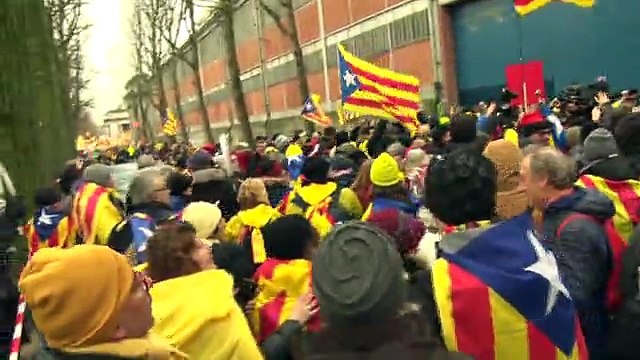 Arribada de Carles Puigdemont, Antoni Comín i Artur Mas a l'inici de la manifestació dels independentistes a Brussel·les