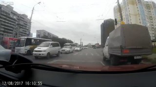 Two drivers didn't want to share the road almost crashes head on with a opposing vehicle