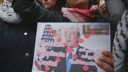 Miles de palestinos protestan la decisión de Trump sobre Jerusalén