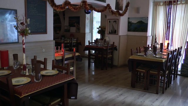 Alpes de Haute-Provence : Au Resto du coin à Digne-les-Bains on prépare le repas de noël