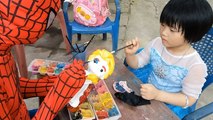 Gia Linh và Người Nhện tô tượng Công chúa Elsa / Coloring Elsa statue kid toys
