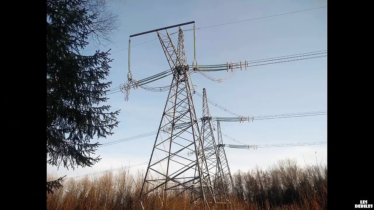 Des-abrutis-font-sauter-une-ligne-haute-tension
