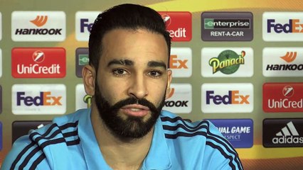Adil Rami partage avec ses coéquipiers l'expérience engrangée en Coupe d'Europe