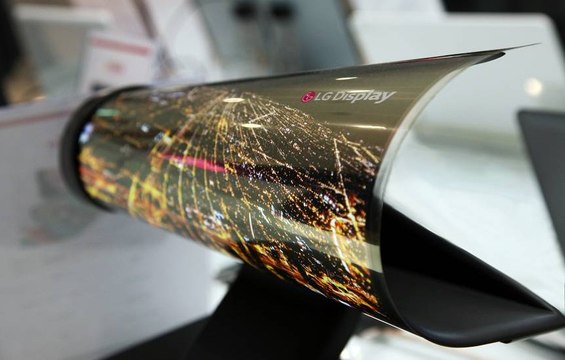 Testamos a tela da LG que pode ser enrolada como um papel