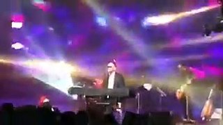 Artist hides his eyes during a concert to not look at women
