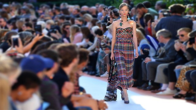 شاهدي كيف قدمت Missoni تصاميم متجددة كلياً لربيع 2018