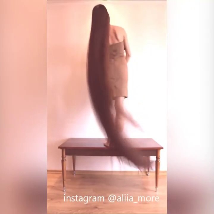 Wow !! Elle a des cheveux tellement long