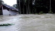 Father watches as Thailand flash flood destroys house