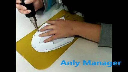 Operate hot fix machine- Guangzhou DaShanMing Machinery Co., Ltd.