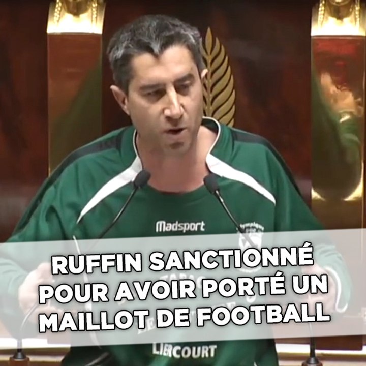 François Ruffin porte un maillot de foot et écope d'une santion