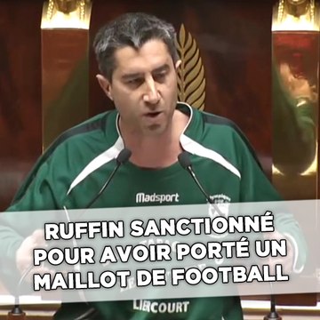 François Ruffin porte un maillot de foot et écope d'une santion