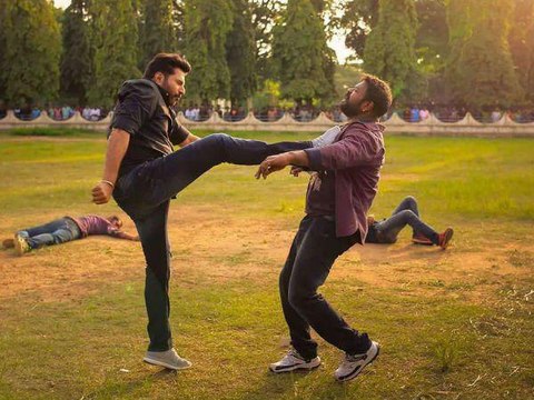 ആക്ഷനില്‍ മമ്മൂക്ക തകർക്കും, ചിത്രങ്ങള്‍ വൈറല്‍ | filmibeat Malayalam