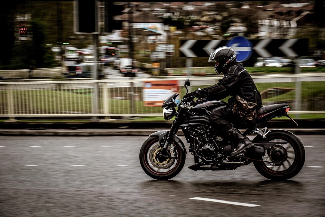 Pourquoi la moto est économique et écologique en ville ?