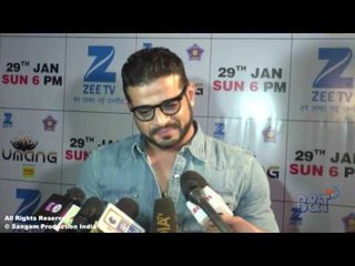 "Yeh Hai Mohabbatein" Fame Karan Patel Makes Fun at The Red Carpet of Umang Festival