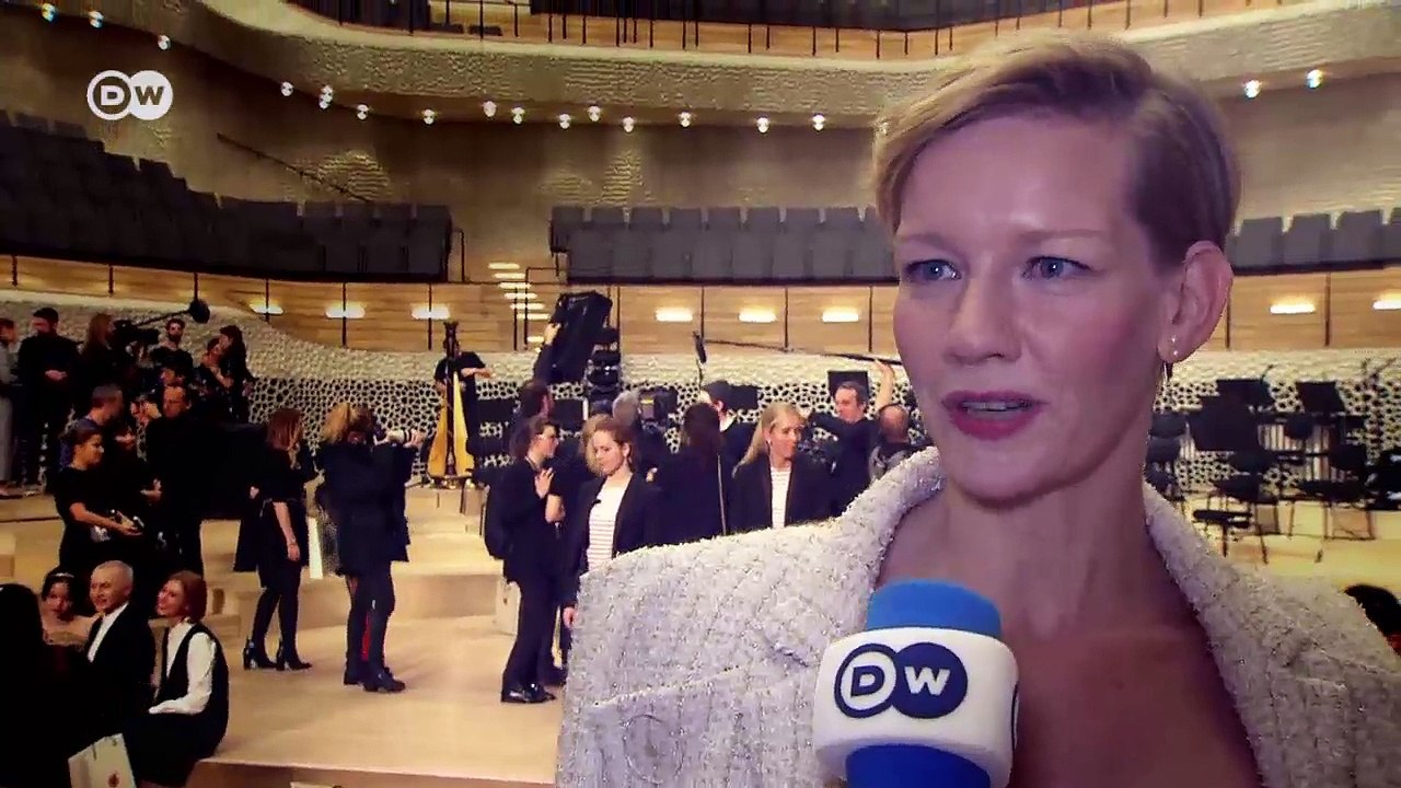 Chanel-Modenschau in der Elbphilharmonie | DW Deutsch