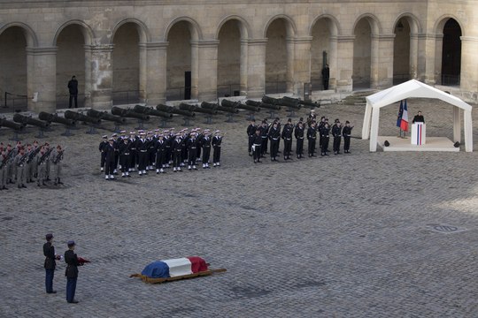 Hommage à Jean d'Ormesson aux Invalides