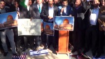 Suriye Sınırında ABD ve İsrail Bayrakları ile Trump'ın Posteri Yakıldı
