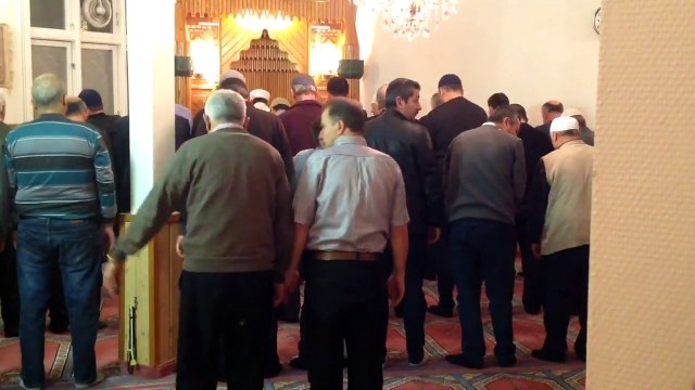 Namaz nasil kilinir. Müezzinlik nasil yapilir.Görüntülü Kabe usulü yatsı namazı. Kopenhag Kocatepe Camii - Danimarka, 29/11 - 2017. İmam Ömer Sarıgül. Müezzin Metin Demirtas.Kabe ve Medine müezzini mukallidi. Sheikh Ali Mullah. Sheikh Ali Ahmed Mullah.