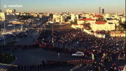 Crowd flees police in Jordan protest