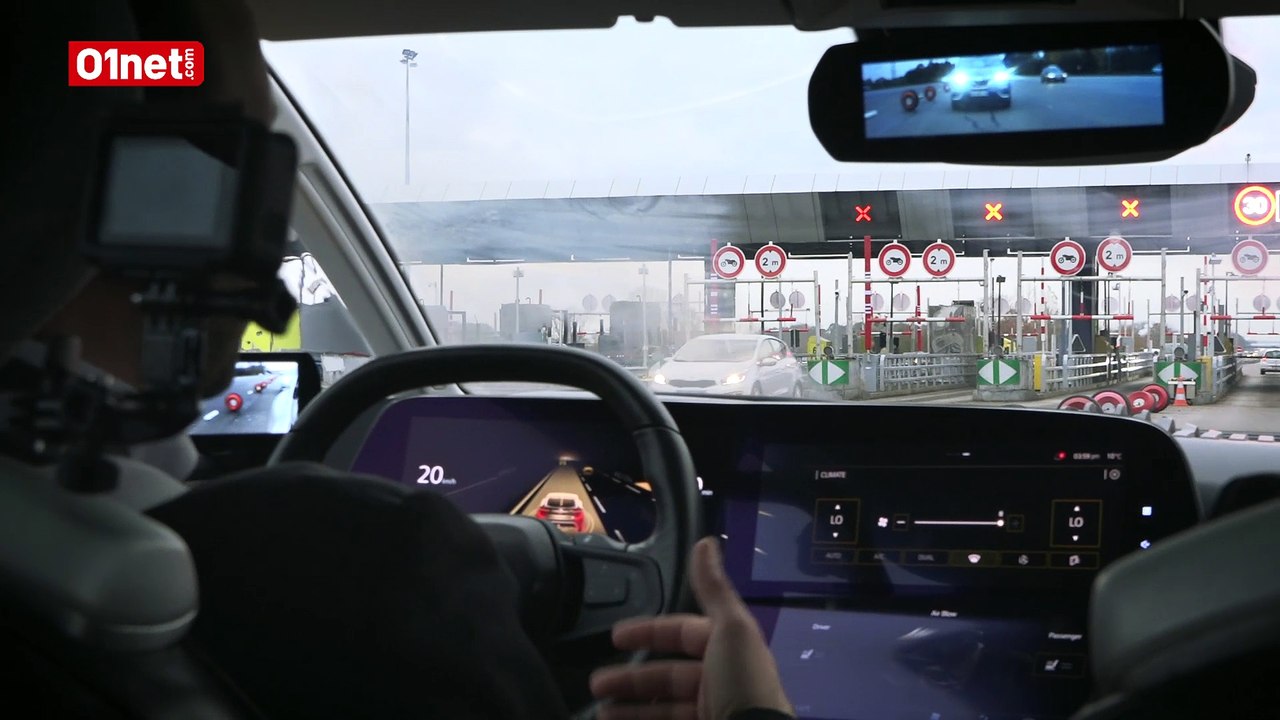 Symbioz Demo Car, on a roulé à 130 km/h et franchit un péage en voiture autonome Renault