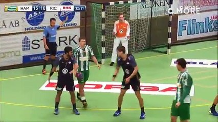 Handball - Un "high five"qui finit dans les parties intimes d'un adversaire