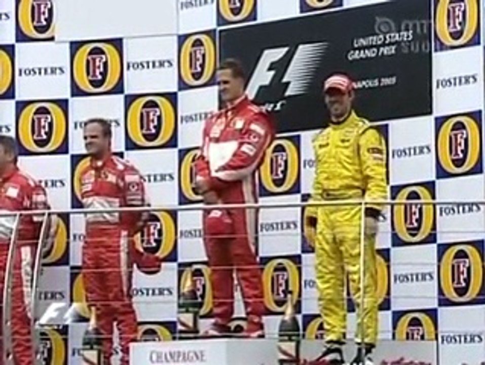 Tiago Monteiro sobe ao pódio juntamente com Schumacher e Barrichello em corrida atípica com apenas 6 carros, na volta de