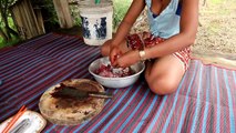 Easy food special - Khmer girl cleaned frogs  lobster leaf