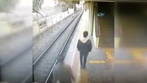 İzmir'de 24 Yaşındaki Gencin Trenin Önüne Atlayarak İntihar Ettiği Anlar Güvenlik Kamerasında