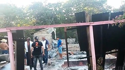 Quema de vivienda en Acepar 2da Línea. Flia de Elva Quintana
