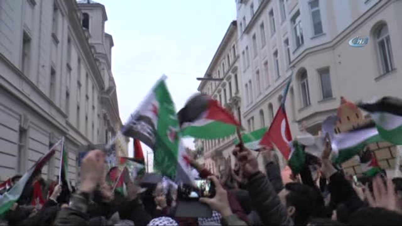 ABD'nin Viyana Büyükelçiliği Önünde "Kudüs Filistin'in Başkentidir" Protestosu