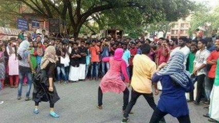 SFI ഫ്ലാഷ്മോബിനെ തെറിവിളിച്ച് മതമൗലികവാദികള്‍ | Oneindia Malayalam