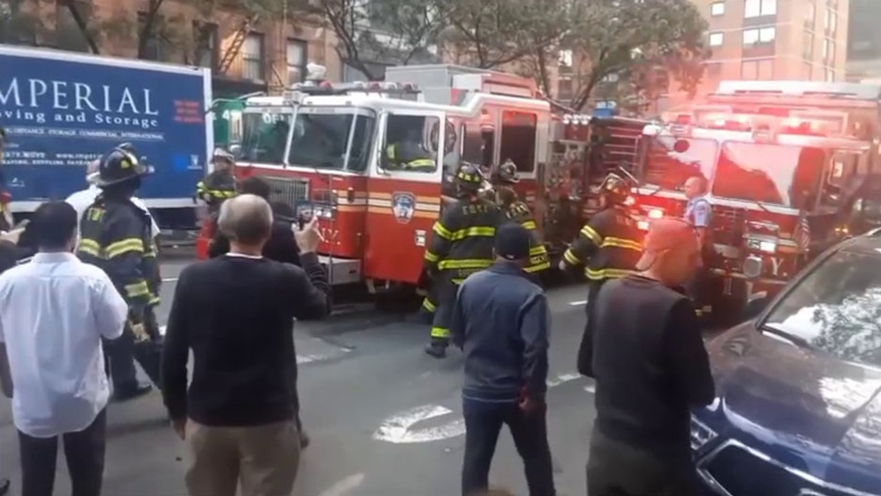 Un homme essaie de voler un camion de pompier après un accident