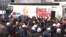 CHP'liler Ataşehir Belediyesi Önünde Toplanmaya Başladı