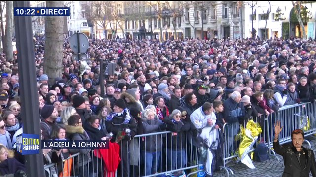 Hommage à Johnny Hallyday : une foule immense réunie à la place de la Madeleine à Paris