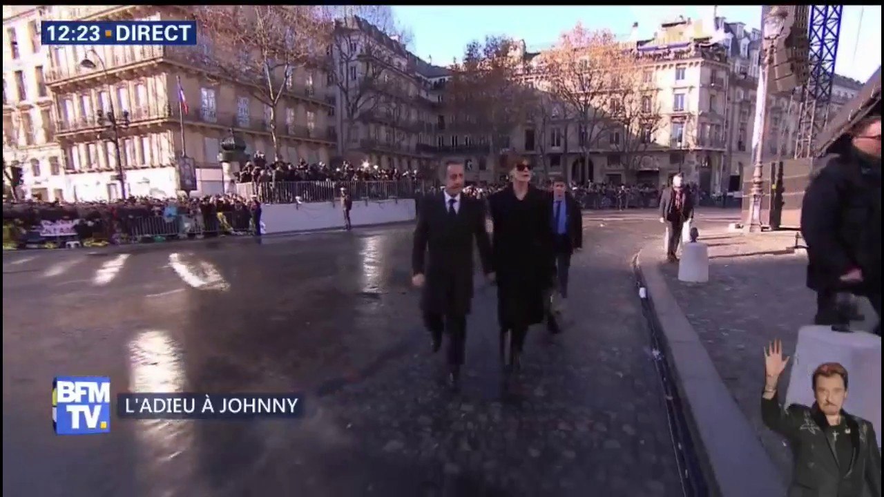 L’adieu à Johnny: Nicolas Sarkozy et Carla Bruni sont arrivés à la Madeleine