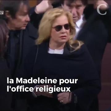 Arrivée de Nathalie Baye, Sylvie Vartan et Laura Smet à l'église de la Madeleine pour l'office religieux